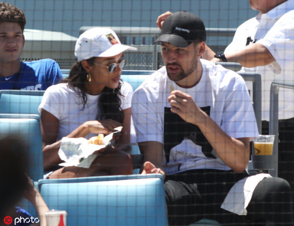 梅西世界波破门 帮助球队全取三分（梅西轰世界波建功 助球队带走三分）