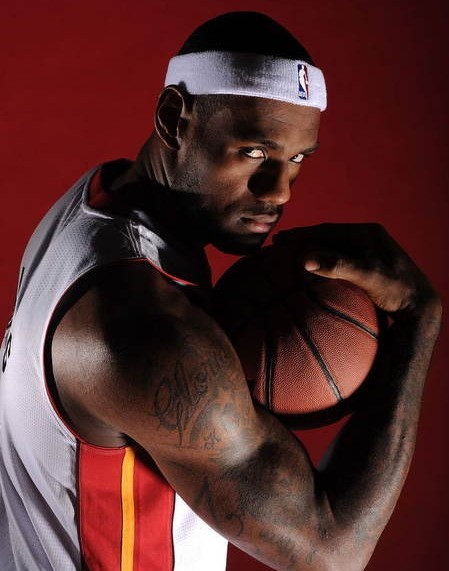 尤文vs乌迪内斯：伊尔迪兹、乔纳森-戴维首发，麦肯尼出战（尤文迎战乌迪内斯：伊尔迪兹、乔纳森-戴维先发，麦肯尼出战）