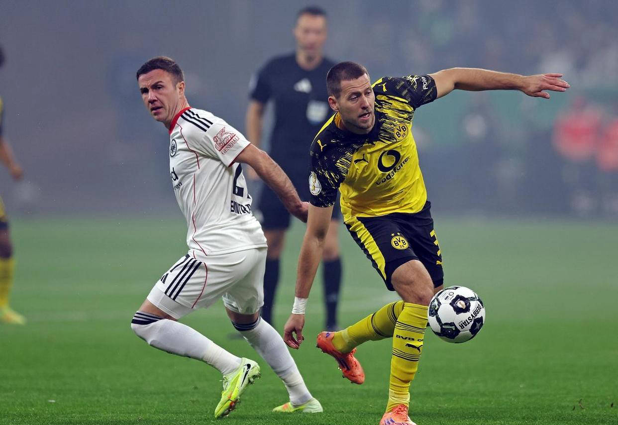 世体：巴萨查出约500起球迷倒卖对阵法兰克福门票的案件（世体：巴萨查处约500起球迷倒卖对法兰克福比赛门票案件）