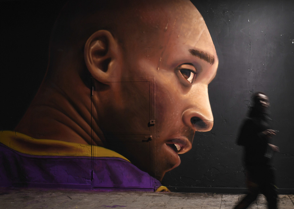 迈阿密夺冠之夜，梅西好兄弟被冷落：决赛无缘出场！赛后委屈落泪（迈阿密加冕之夜，梅西挚友无缘登场：决赛遭冷落，赛后黯然落泪）