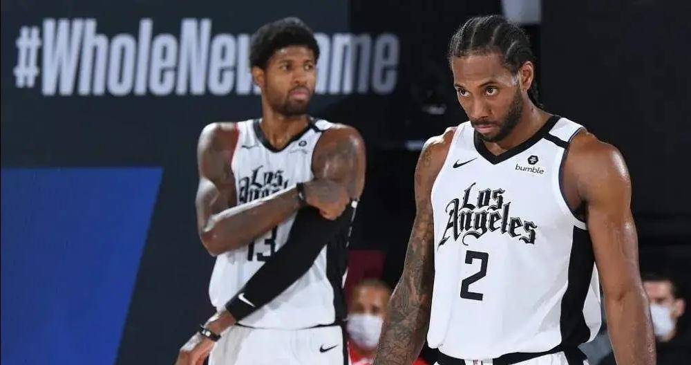 今天复出战独行侠！艾顿谈对位浓眉：防守他需要全队努力（艾顿今日复出迎战独行侠：谈防浓眉需全队合力）