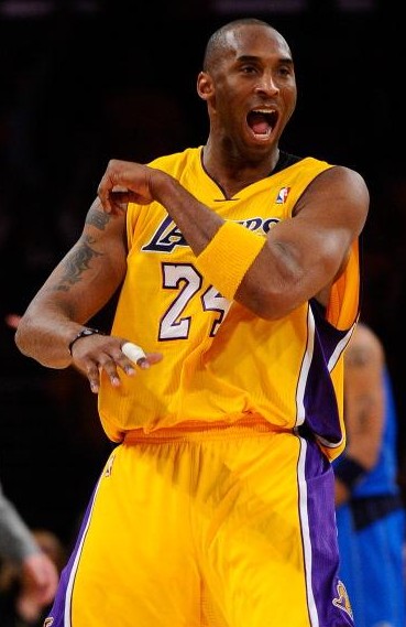 拉奥斯评皇马争议战主裁：金特罗在比赛中缺乏应有的情绪平衡（拉奥斯谈皇马争议战：主裁金特罗情绪管理不到位）