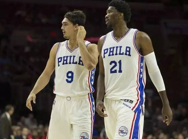 勇士最该送走的人是他！从恶汉变“嘴炮” 没库里就玩不转（离开库里就掉链子！勇士最该处理的人选：昔日硬汉沦为嘴炮）