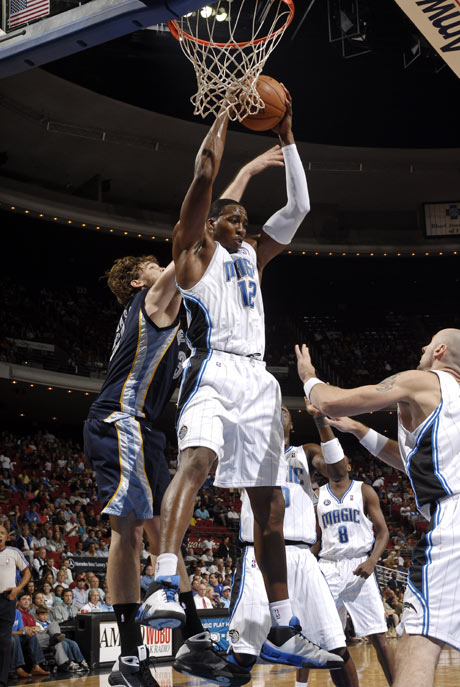 WCBA渐入佳境，后卫线上两员“虎将”越战越勇（WCBA赛势走高，后场双将愈战愈强）