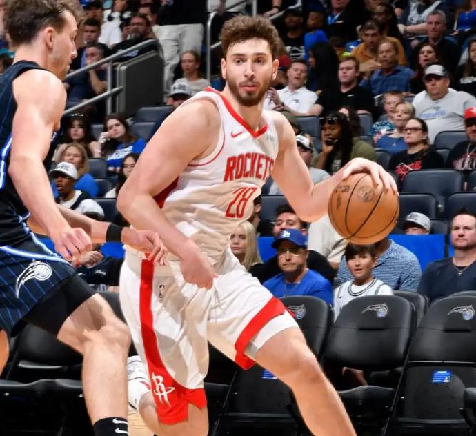 2025年铜梁龙主场场均观众超1.5万人，间接拉动消费约11亿元（2025年铜梁龙主场均观众逾1.5万，带动约11亿元消费）