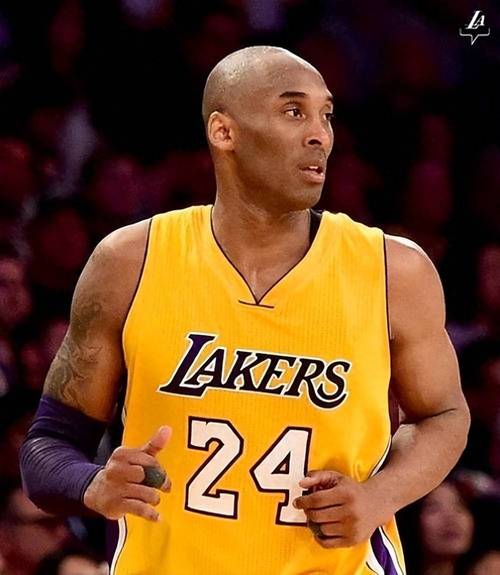 战术大师阿隆索巧解贝林厄姆定位难题，皇马中场重焕新生（阿隆索以战术妙招化解贝林厄姆位置困扰，皇马中场焕发新活力）