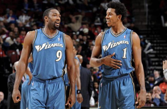 队记：杨瀚森随着比赛的进行越打越舒服，他需要真正上场打球（队记：杨瀚森越战越自如，他亟需获得真正的出场时间）