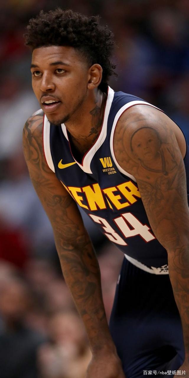 前锋头球破门，头球能力被放大关注（前锋头槌建功，制空能力成焦点）