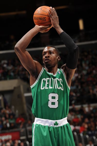 拜仁莱万多夫斯基连续两场进球（莱万多夫斯基为拜仁连续两场破门）