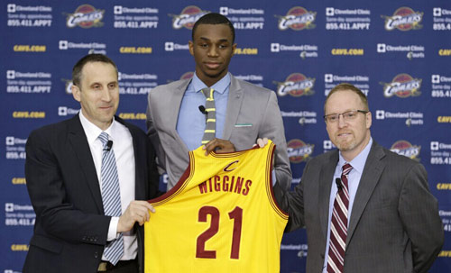 意甲第14轮裁判：拉潘纳吹那不勒斯vs尤文，迪贝洛吹国米vs科莫（意甲第14轮裁判公布：拉潘纳主哨那不勒斯战尤文，迪贝洛主哨国米战科莫）