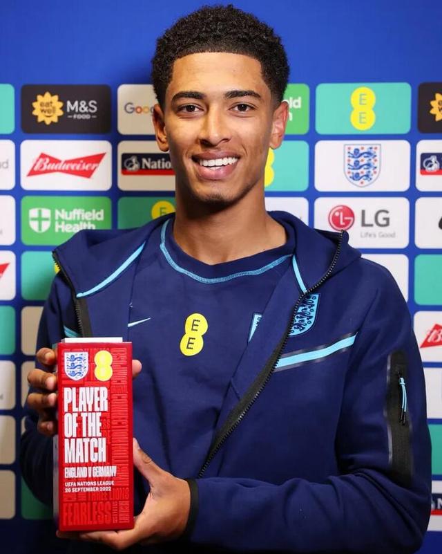 中场核心精准长传，多次制造射门机会（中场大脑精准长传，多次输送射门良机）